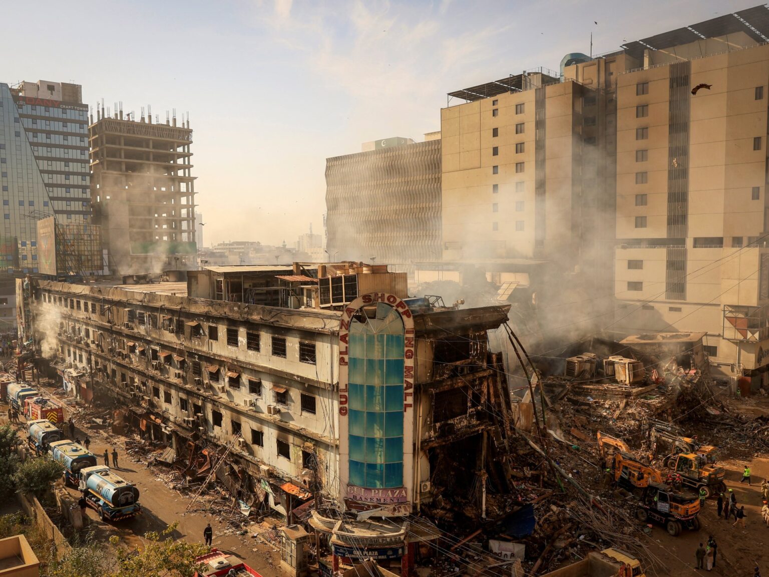 Gul Plaza Fire: A Tragic Wake-Up Call Revealing Karachi’s Safety ...