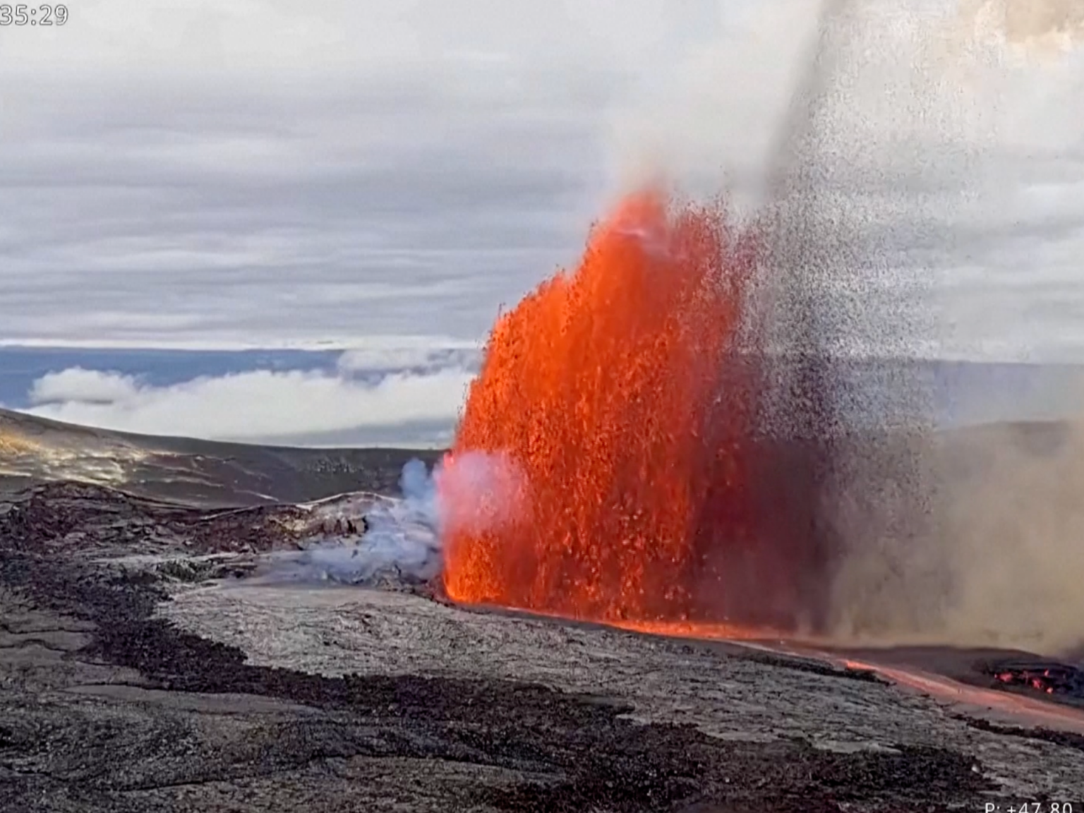 Hawaii’s Kīlauea Volcano Erupts, Spewing Lava into the Night Sky ...
